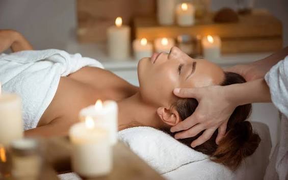Le massage crânien : détendre la tête, la nuque et les épaules