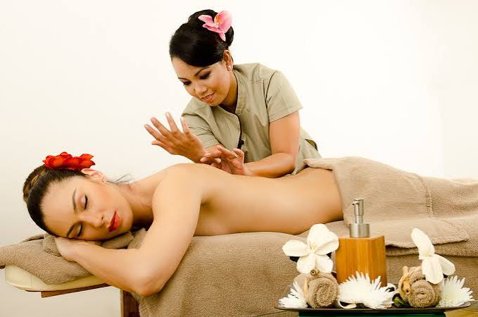 Le lomi-lomi : le massage hawaïen aux gestes de vague