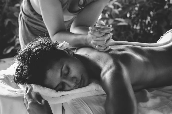 Atelier Renaissance — Massage californien